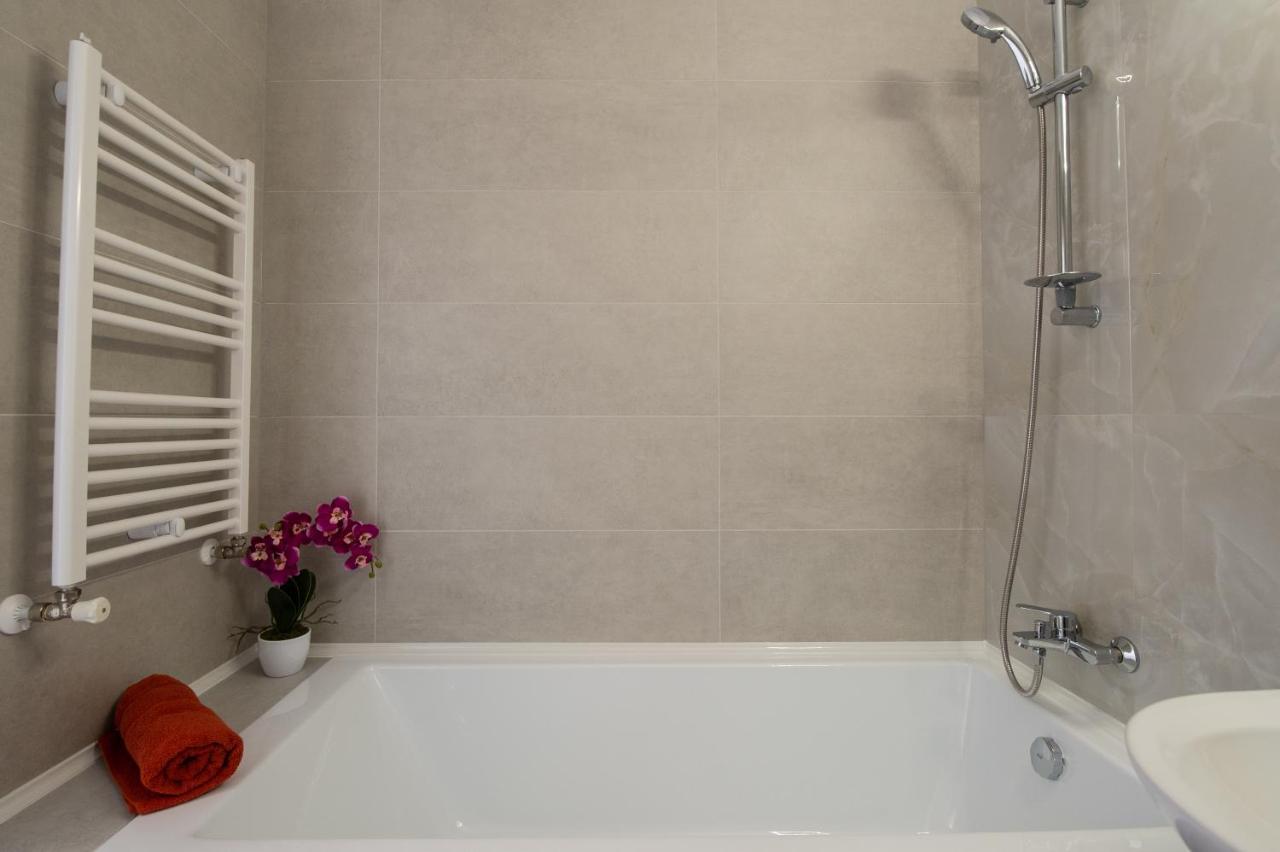 Claseb Apartment Timisoara Ngoại thất bức ảnh