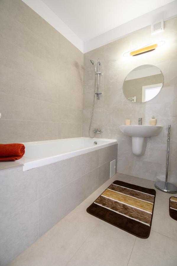 Claseb Apartment Timisoara Ngoại thất bức ảnh